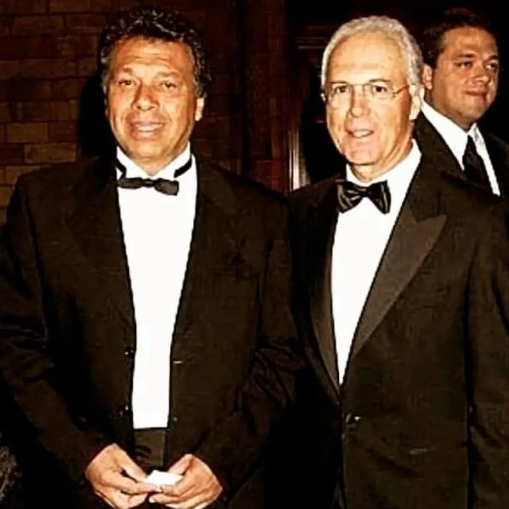 Elías Figueroa junto a Franz Beckenbauer.