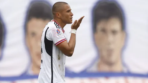 Leandro Benegas vive un complejo momento en Colo Colo. (Foto: Felipe Zanca/Photosport)