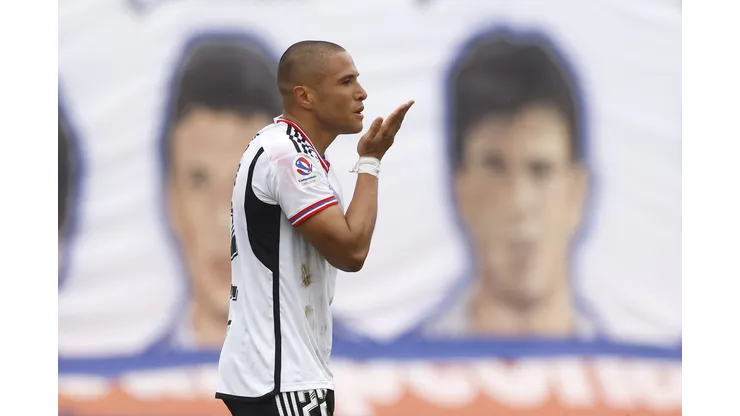 Leandro Benegas vive un complejo momento en Colo Colo. (Foto: Felipe Zanca/Photosport)