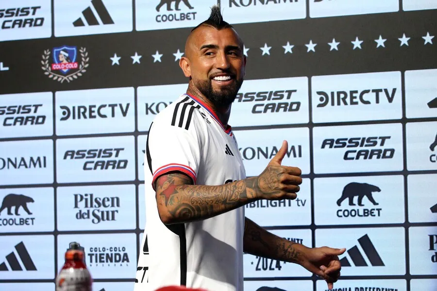 Valdivia pone a Vidal como titular en Colo Colo | Foto: Photosport