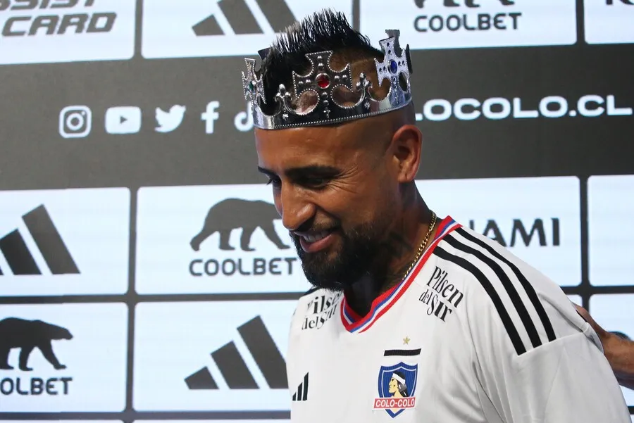 Vidal se alista para debutar en Colo Colo. | Foto: Photosport