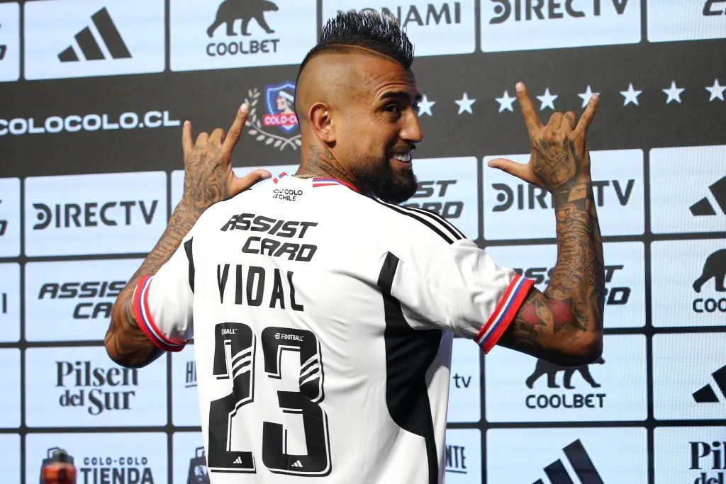 Arturo Vidal fue presentado en Colo Colo. (Foto: Javier Salvo/Photosport)