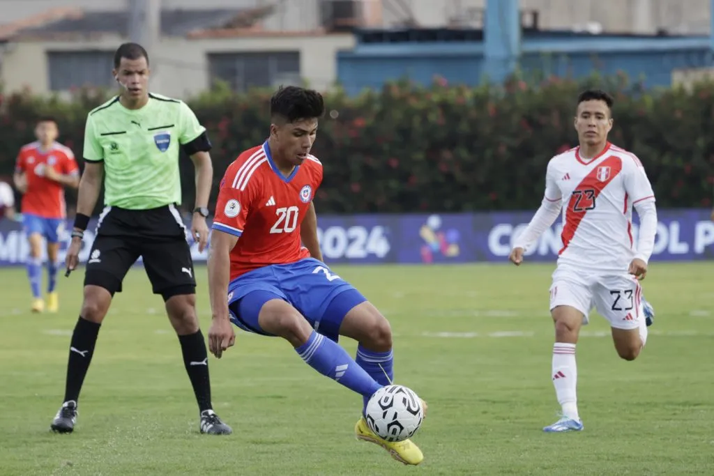 Pizarro vistiendo la camiseta de la Roja en el Preolímpico | FOTO: Jesus Vargas/Photosport