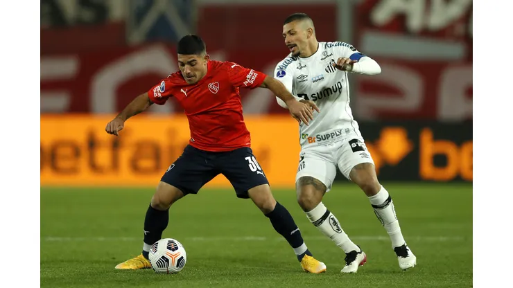 Braian Martínez no podrá llegar a Colo Colo. (Foto: Gustavo Ortiz - Pool/Getty Images)