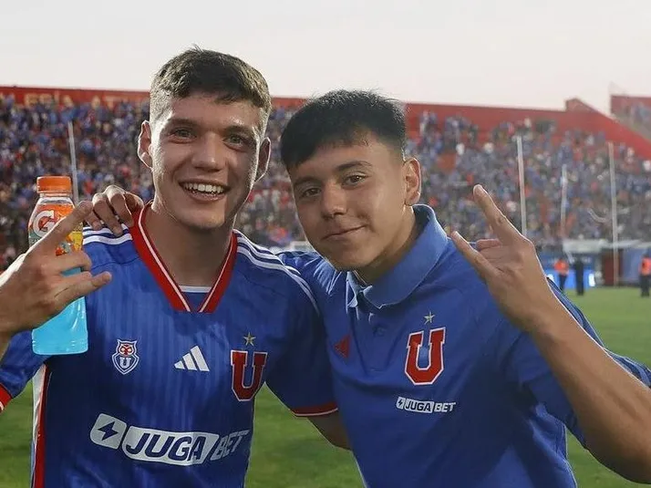 Jugadores de la U protegen del bullying a canteranos del plantel