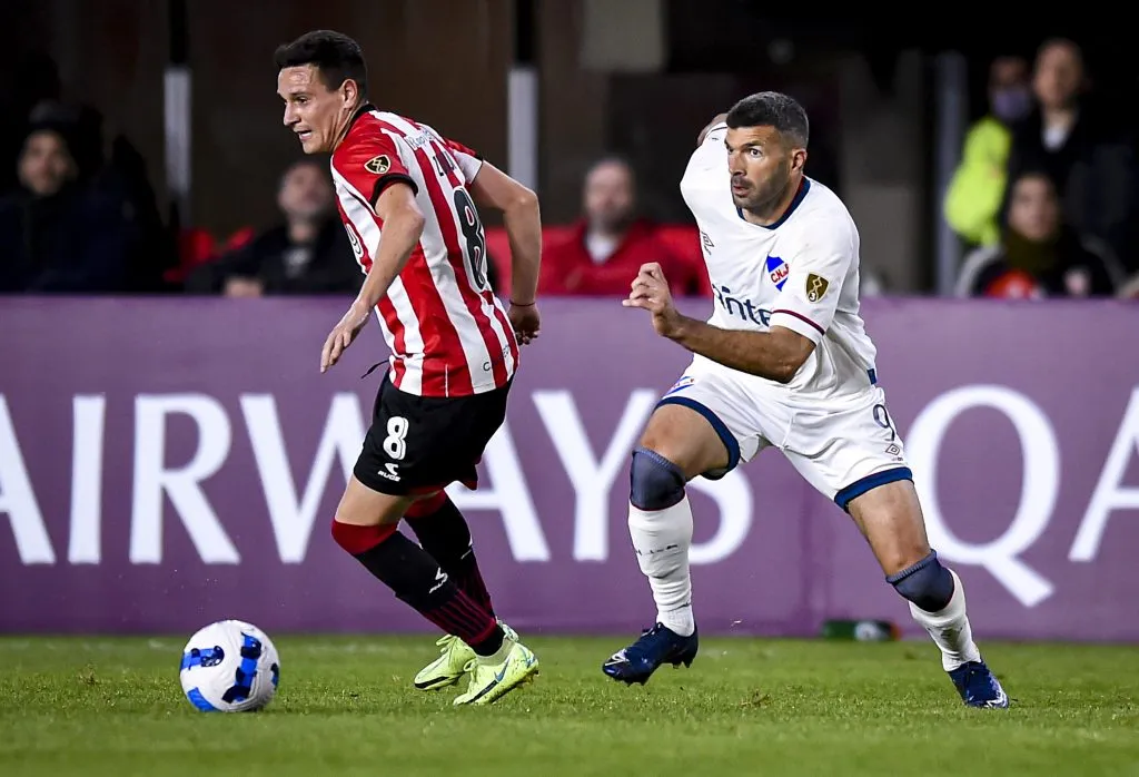Emmanuel Giglioti jugó dos temporadas en Nacional de Uruguay  (Foto de  Marcelo Endelli/Getty Images)