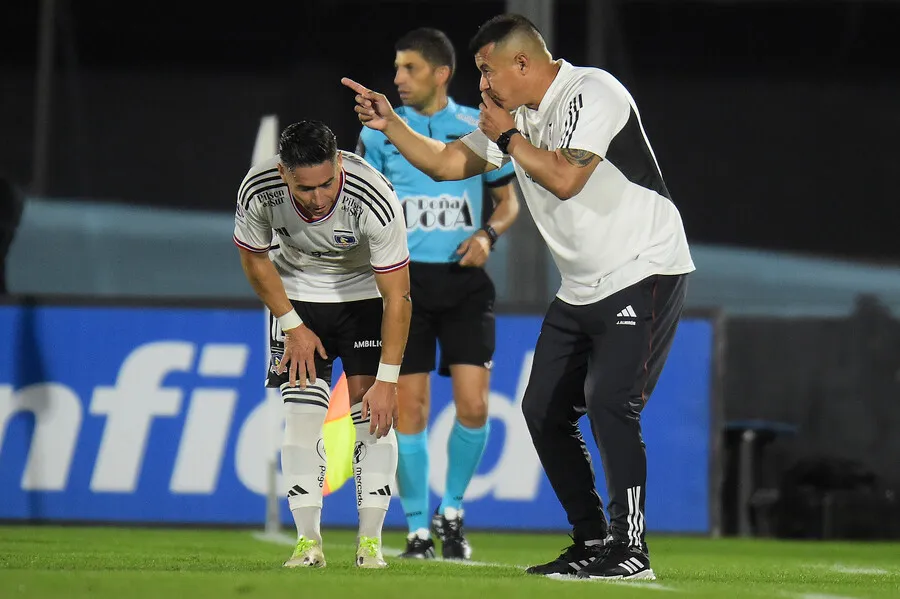 Almirón debutó con un empate en Colo Colo. | Foto: Photosport