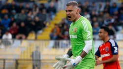 Cristóbal Campos a una firma de volver al fútbol.