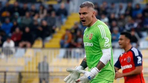 Cristóbal Campos a una firma de volver al fútbol.