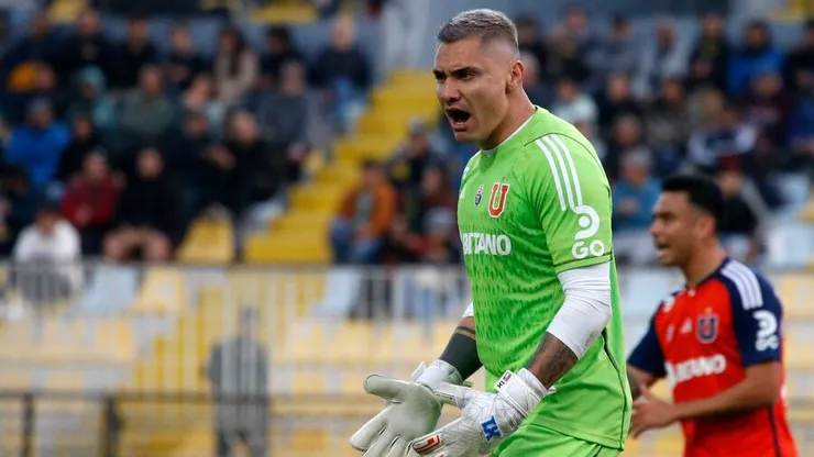 Cristóbal Campos a una firma de volver al fútbol.