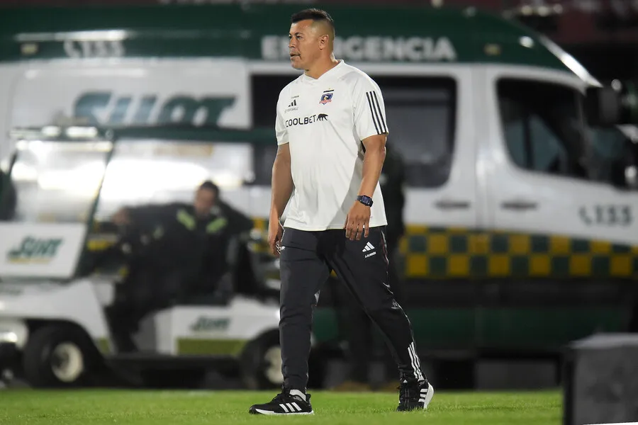 Almirón debutó como DT de Colo Colo. | Foto: Photosport