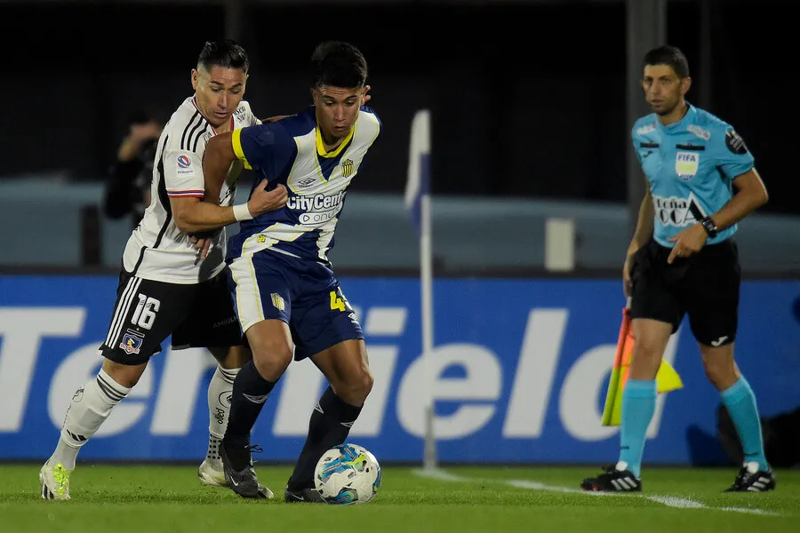 Colo Colo igualó sin goles ante Rosario Central. | Foto: Photosport