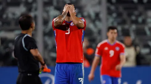 Histórico crack de La Roja le hace tapita a dos candidatos al banco de Chile.