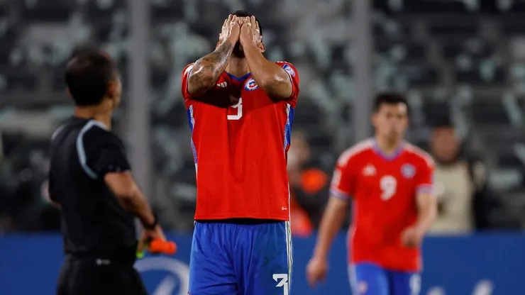 Histórico crack de La Roja le hace tapita a dos candidatos al banco de Chile.