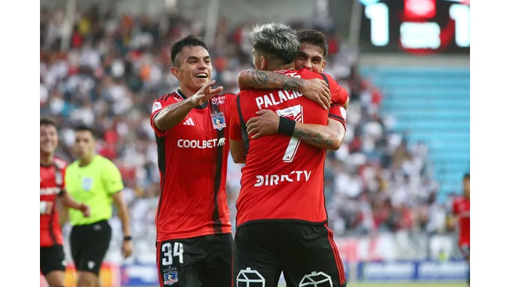 En Colo Colo se pusieron al día ante la FIFA. (Foto: Álex Díaz/Photosport)