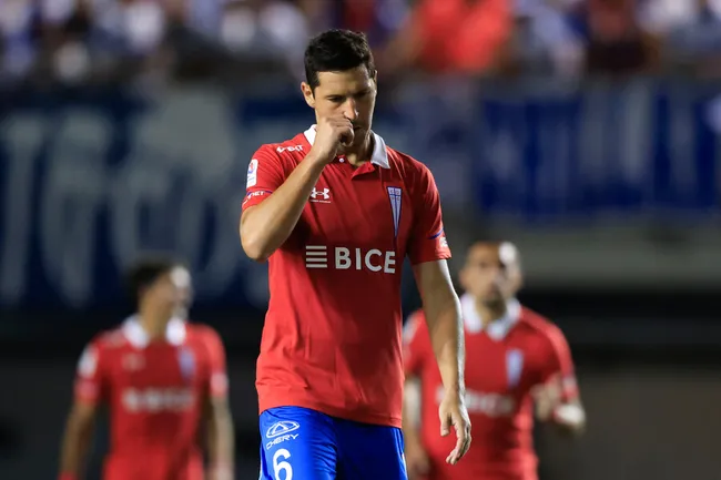 Burdisso encuentra un nuevo equipo tras su salida de la UC | Foto: Photosport