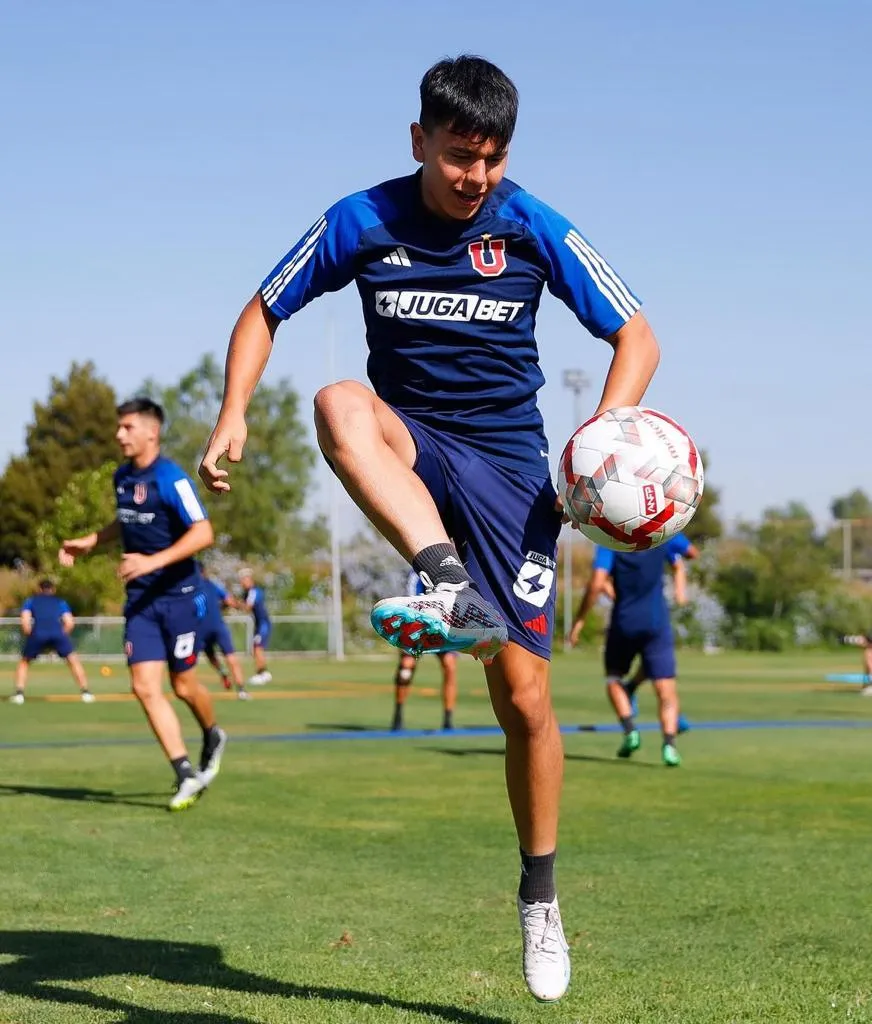 Vásquez se luce en la pretemporada azul (Prensa UCH)