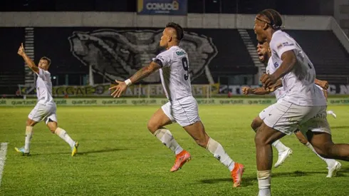 El delantero nacional se lució en el fútbol brasileño