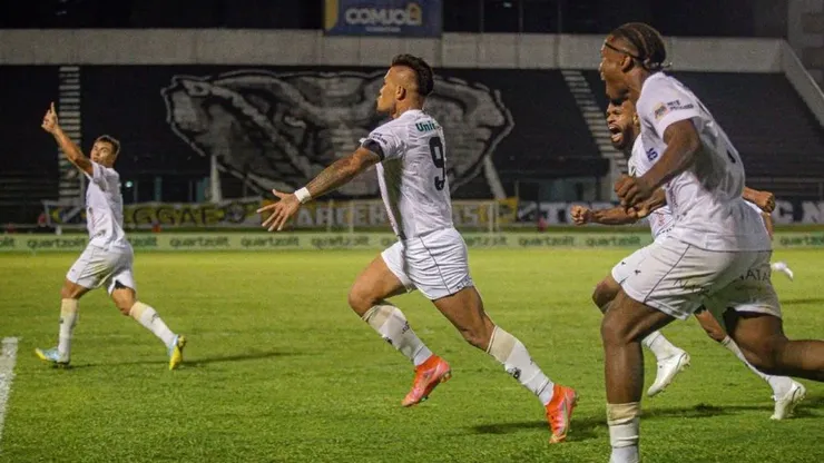 El delantero nacional se lució en el fútbol brasileño