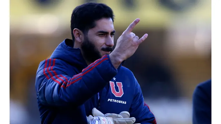 Johnny Herrera piensa que en la U hay un mediocampista con nivel superior a César Pérez (Foto: Photosport)