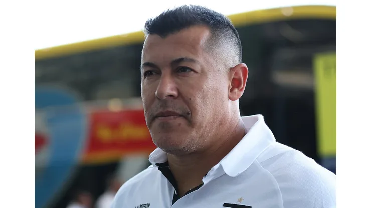 El entrenador de Colo Colo se refirió públicamente a su deseo de contar con Arturo Vidal. (Foto: Colo Colo)