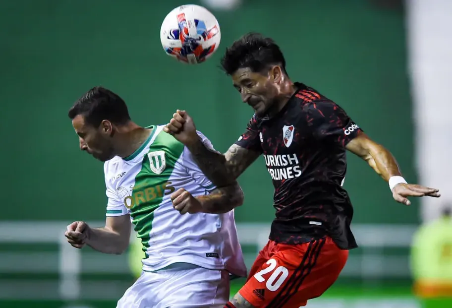 Pons vistiendo la camiseta de Banfield | FOTO: Getty Images