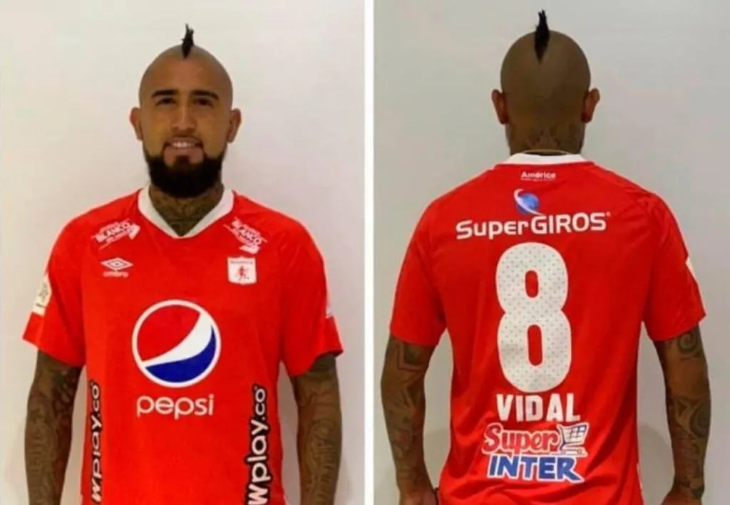 En 2019 Arturo Vida hizo una sesión de fotos con la camiseta del América de Cali.
