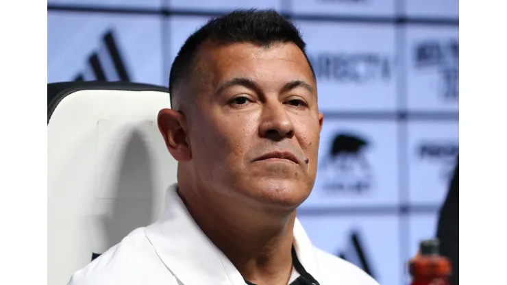 El entrenador argentino Jorge Almirón fue presentado en Colo Colo. (Foto: Photosport)
