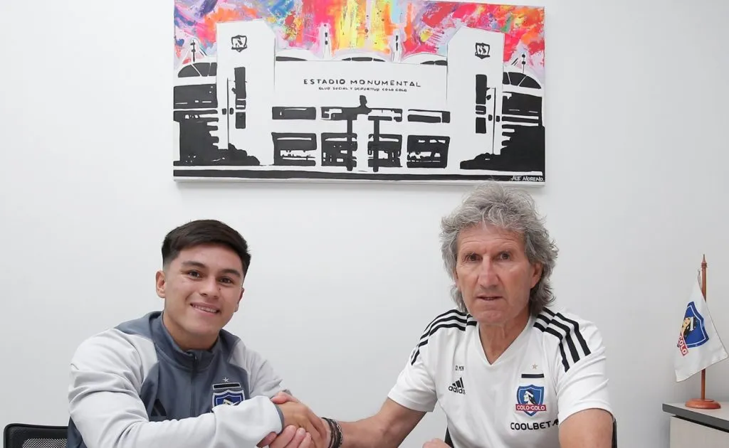 Bastián Silva da un gran paso en su carrera con la firma de su primer contrato profesional  (Foto: Colo Colo)