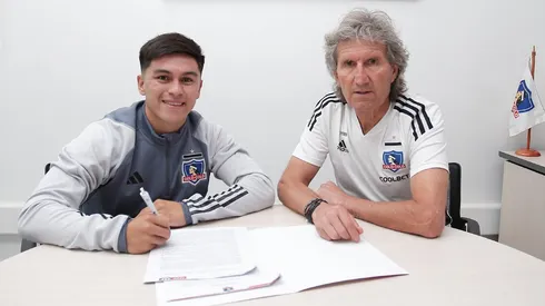 Bastiám Silva firma su primer contrato profesional en Colo Colo (Foto: Colo Colo)