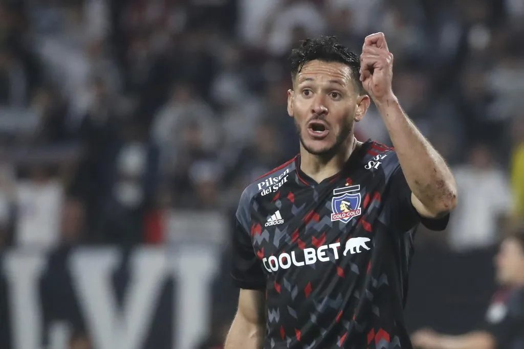 Ramiro González tendría un pie fuera de Colo Colo | FOTO: Jonnathan Oyarzun/Photosport