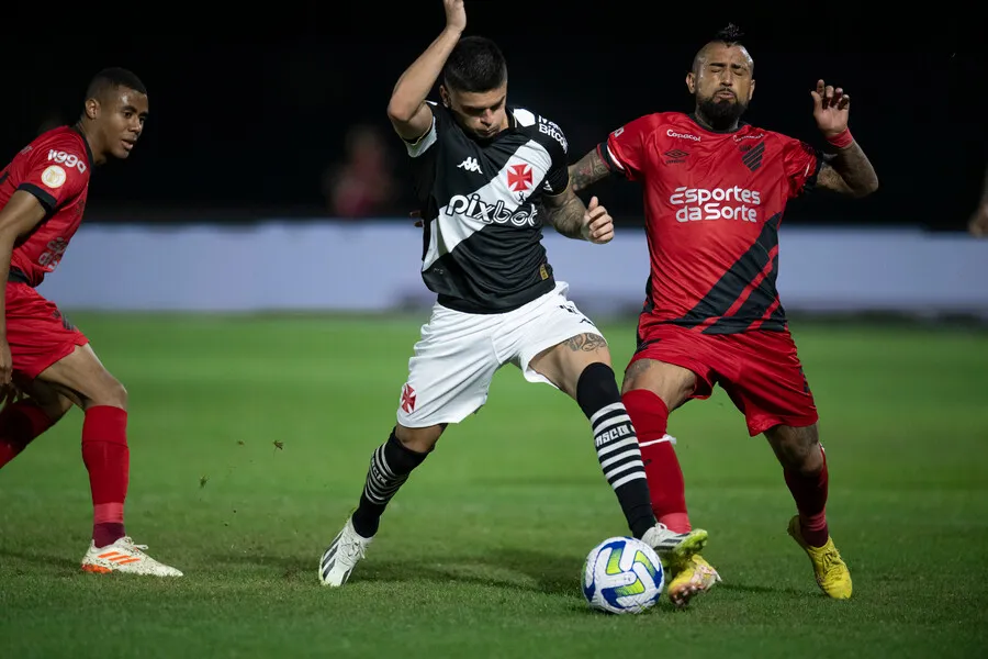 Arturo Vidal no lució en Athletico Paranaense. | Foto: Photosport