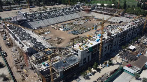 Universidad Católica tendrá cancha de pasto sintético en el nuevo San Carlos de Apoquindo (Foto: Photosport)