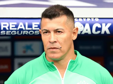 “Depende de Almirón”: el motivo que pausa la presentación del primer refuerzo de Colo Colo