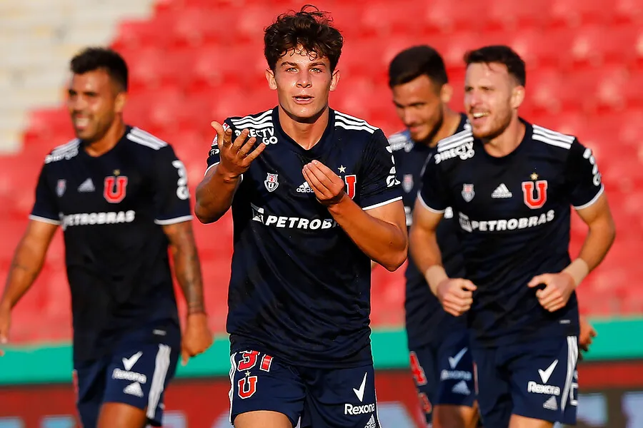 Contreras celebrando el único gol que hizo por el primer equipo de la U (Photosport)