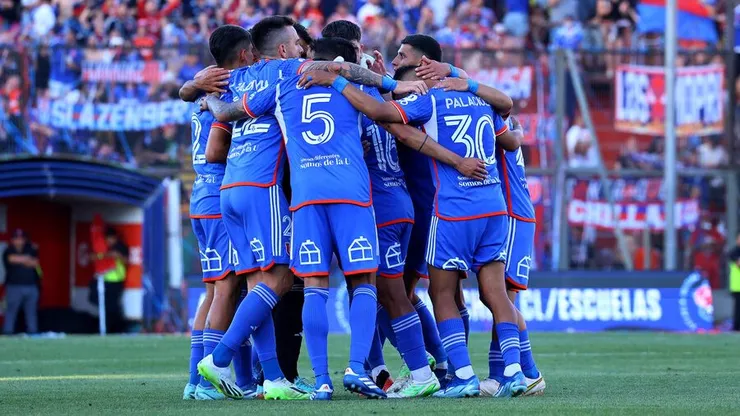 Desmenuzan la carrera por ser el nuevo delantero de Universidad de Chile.