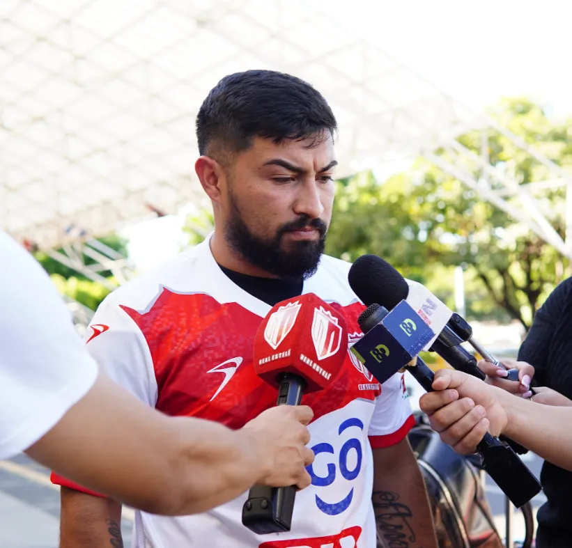 Maturana conversando con la prensa de Nicaragua | FOTO: Real Estelí