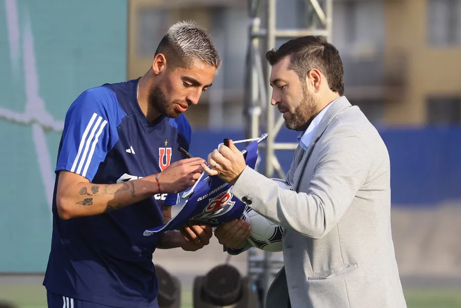 Rojas le dio la bienvenida a su ex compañero, Gaby Castellón (Photosport)