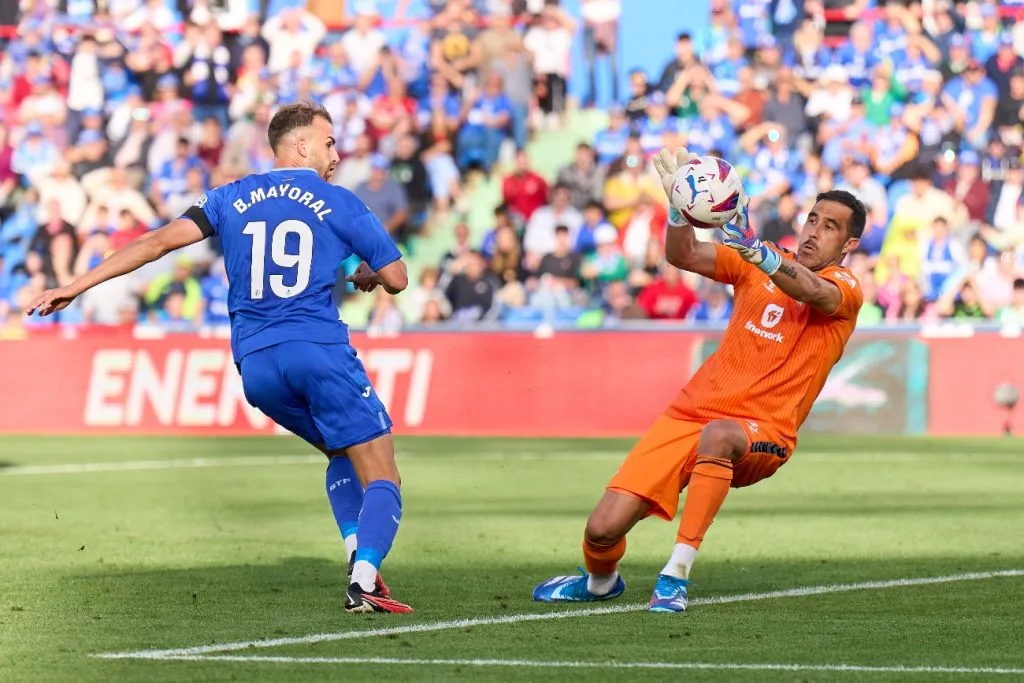 Claudio Bravo lleva cuatro temporadas en el Real Betis de España. (Foto: Getty Images)