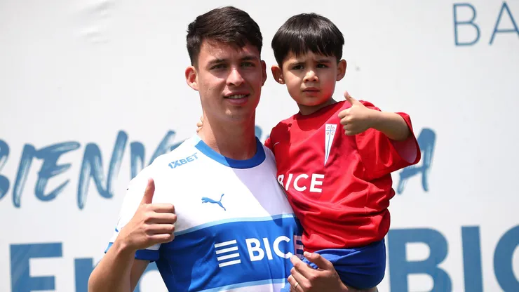 Alfred Canales fue presentado en compañía de su hijo Santino en Universidad Católica