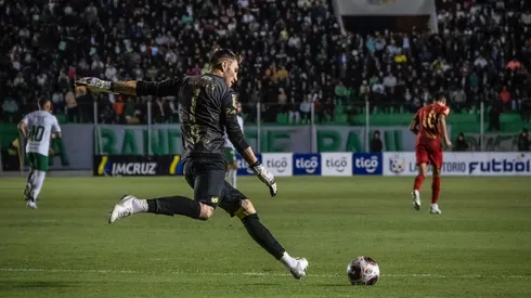 El arquero chileno que brilla en el extranjero mantiene la ilusión de volver a Colo Colo. (Foto: Cedida)