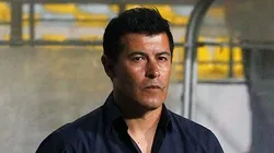 Almirón vive su primer dolor de cabeza como DT albo.