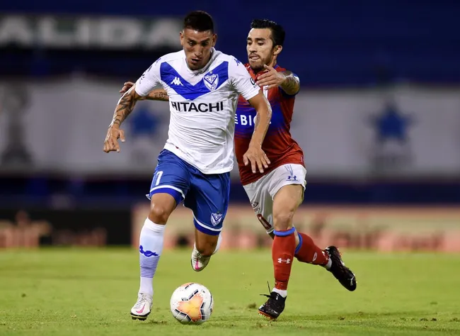 Ricardo Centurión podría tener una nueva oportunidad en Vélez Sarsfield bajo las órdenes de Gustavo Quinteros. (Foto: Marcelo Endelli/Getty Images)