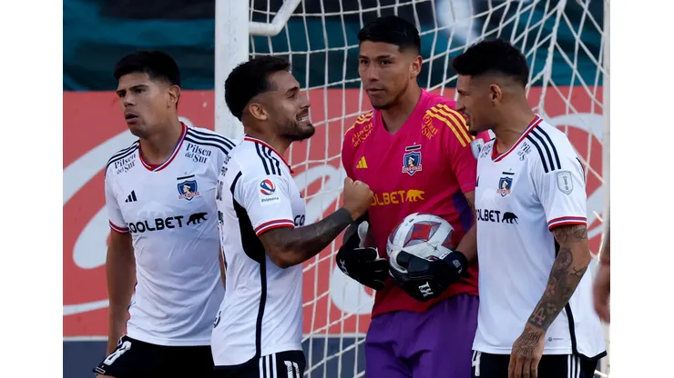 Blanco y Negro analizaría las primeras propuestas por algunas figuras de Colo Colo. (Foto: Photosport)