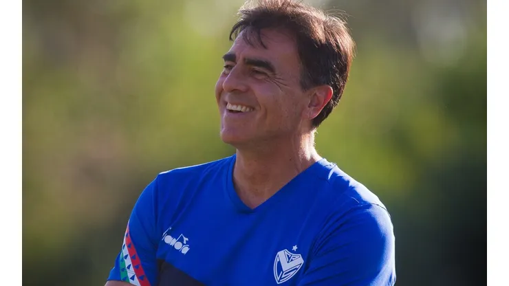 Gustavo Quinteros adelanta la situación de Agustín Bouzat y Matías de los Santos en Vélez Sarsfield (Foto: Vélez)