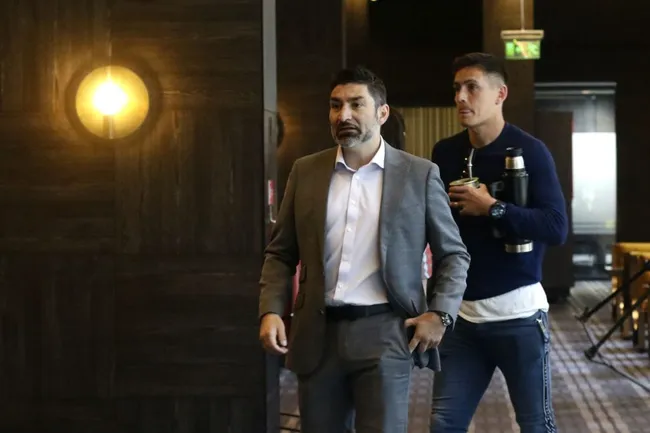 Gamadiel García -centro- promueve el paro de jugadores por el aumento de extranjeros (Photosport)