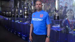 Héctor Hoffens le sube el dedo a Gustavo Álvarez.