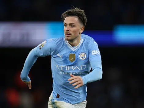 Prensa inglesa asegura que delincuentes chilenos robaron en casa de Jack Grealish