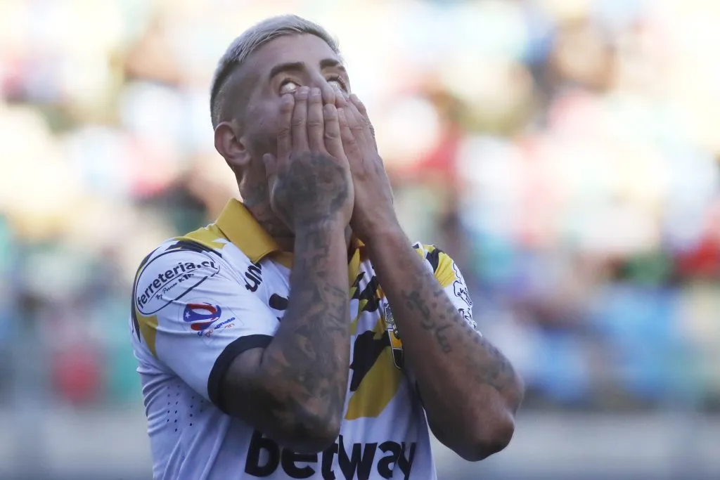 Holgado una de las “vedettes” del fútbol chileno | FOTO: Jonnathan Oyarzun/Photosport