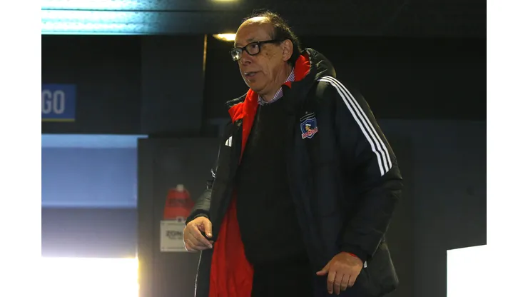 El presidente de Blanco y Negro, Alfredo Stohwing, ya había adelantado que el nuevo entrenador de Colo Colo no iba a estar antes de fin de año. (Foto: Sebastian Cisternas/Photosport)